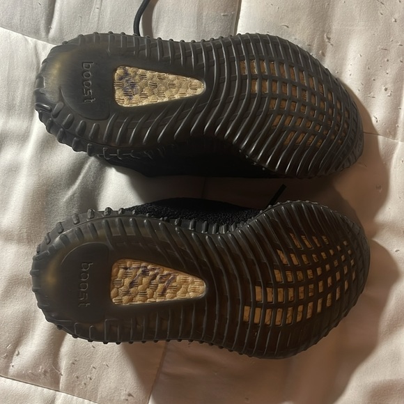 Yeezy 350 breds 2017 - Picture 3 of 7